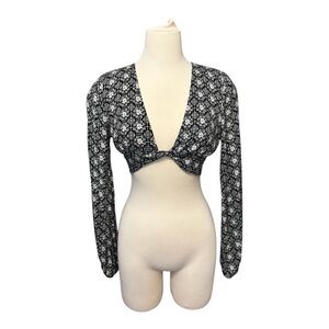 Black and White Floral Long Sleeve Crop Top